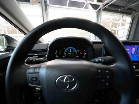 Used 2025 Toyota Camry LE image 15