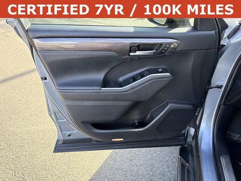 Used 2021 Toyota Highlander Platinum FWD image 13