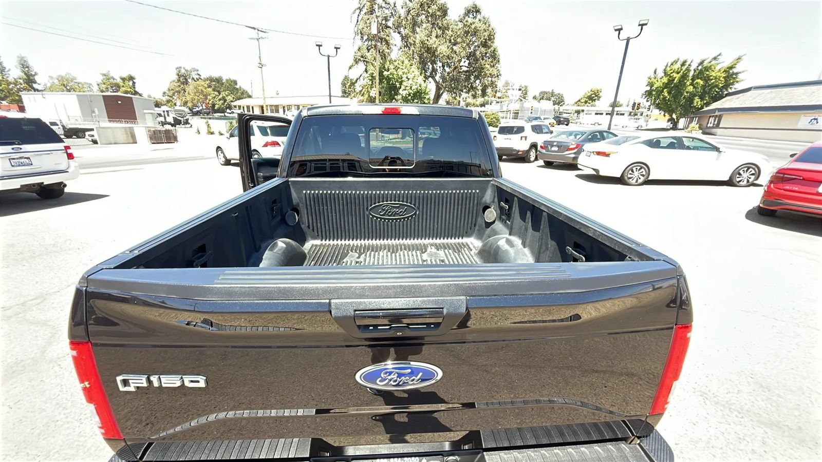 Used 2015 Ford F150 XLT w/ Equipment Group 302A Luxury AWD/4WD image 16