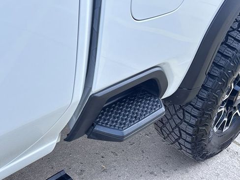 Used 2024 GMC Sierra 2500 AT4X image 18