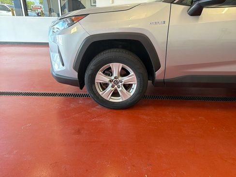 Used 2020 Toyota RAV4 LE AWD/4WD image 28