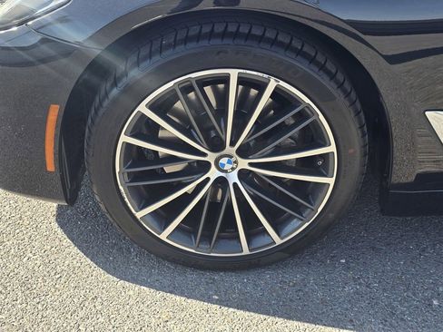 Used 2023 BMW 530i w/ Convenience Package RWD image 9