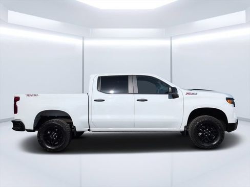 Used 2025 Chevrolet Silverado 1500 Custom Trail Boss AWD/4WD image 2