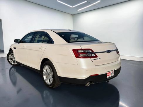 Used 2016 Ford Taurus SEL FWD image 4