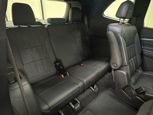 Certified 2025 Buick Enclave Avenir image 21