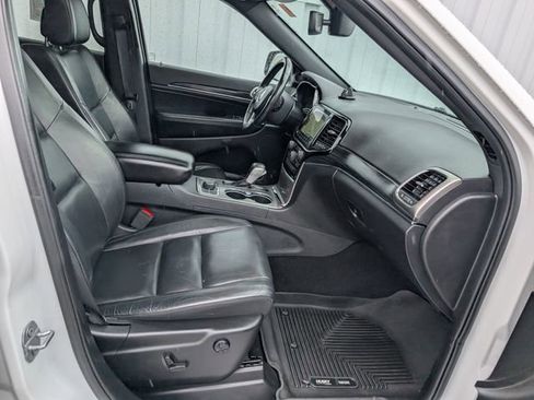Used 2019 Jeep Grand Cherokee Limited image 32