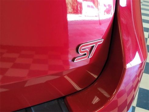 Used 2025 Ford Explorer ST image 11