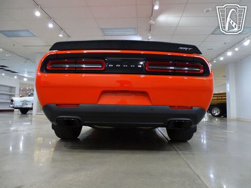 Used 2016 Dodge Challenger SRT Hellcat image 13