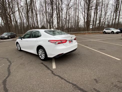 Used 2020 Toyota Camry LE image 11