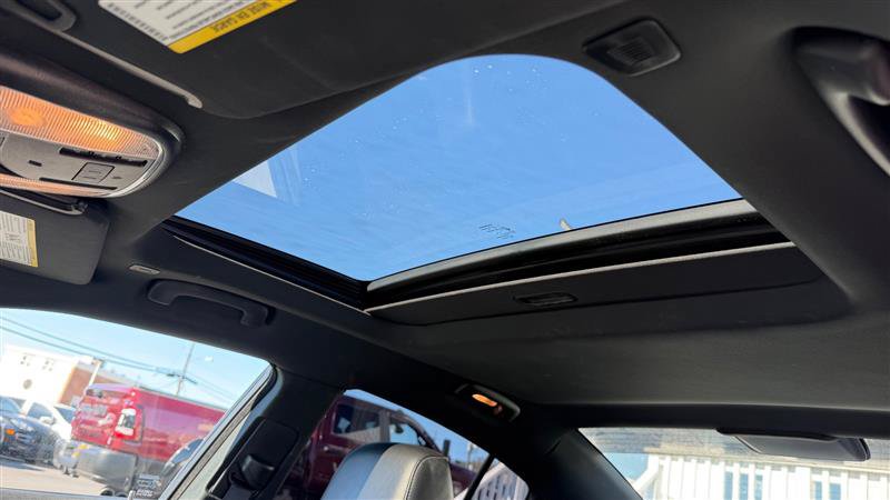 Used 2018 Dodge Charger R/T w/ Navigation & Travel Group RWD image 25