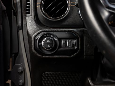 Used 2022 Jeep Gladiator Overland image 22