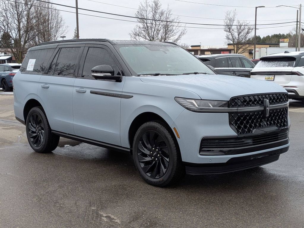 New 2025 Lincoln Navigator Reserve w/ Jet Appearance Package AWD/4WD image 7