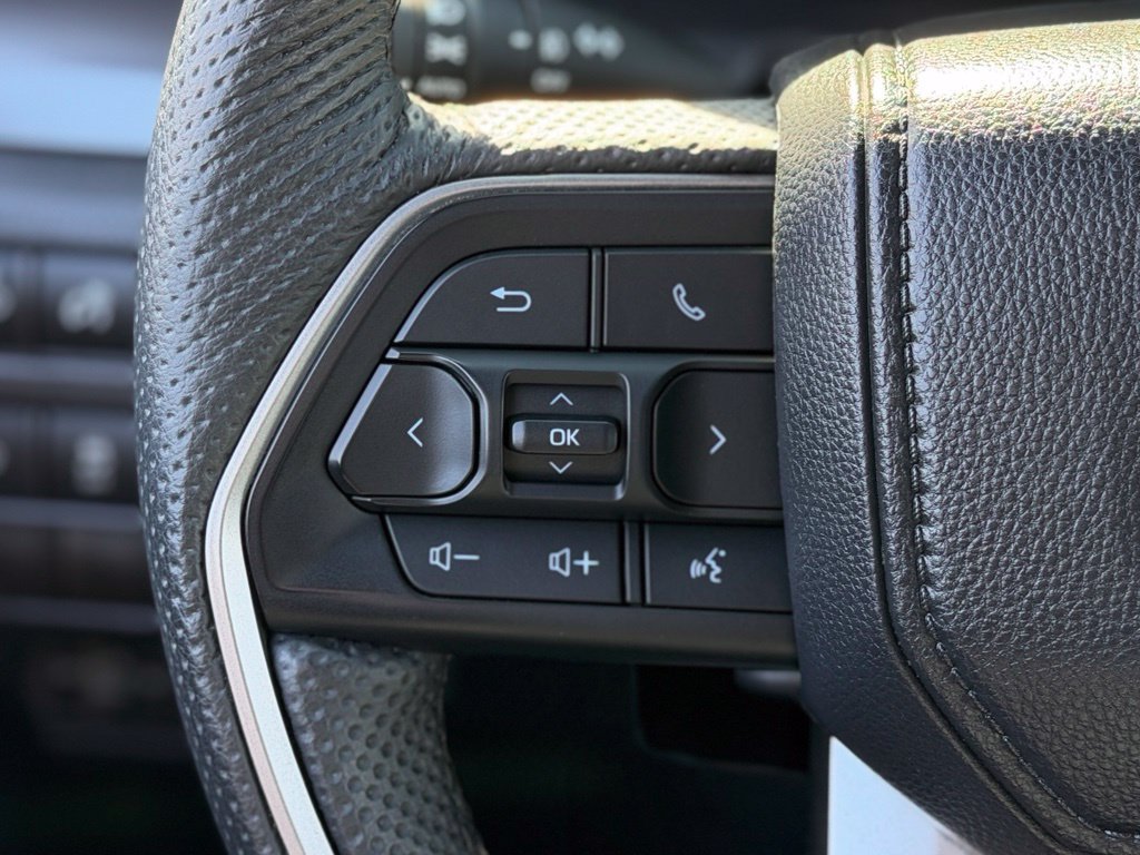 Used 2025 Toyota Tacoma SR5 AWD/4WD image 10
