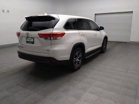 Used 2019 Toyota Highlander Plus FWD image 9
