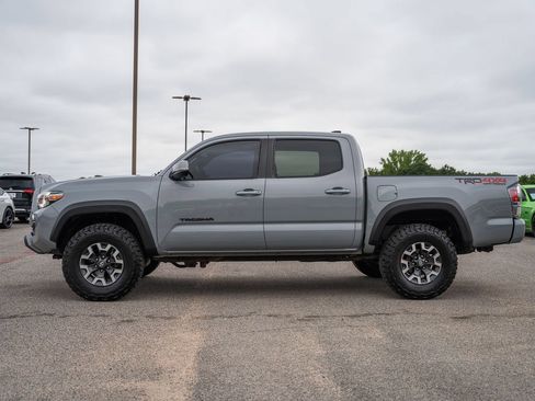 Used 2021 Toyota Tacoma TRD Off-Road AWD/4WD image 4
