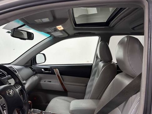 Used 2012 Toyota Highlander Limited w/ Tow Pkg image 24