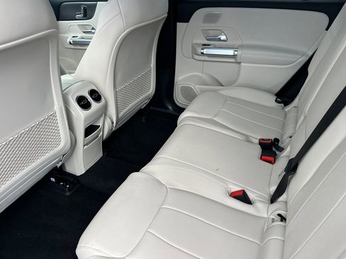Used 2023 Mercedes-Benz EQB 300 4MATIC image 28