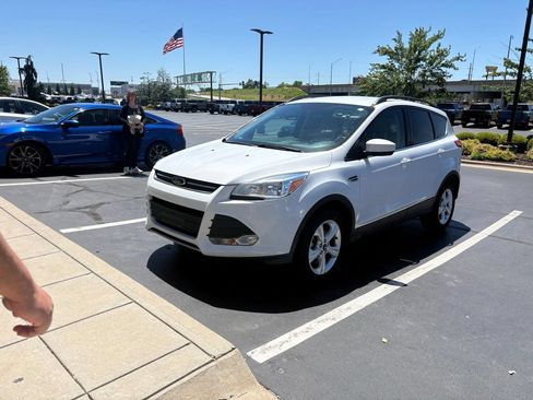 Used 2015 Ford Escape SE w/ Equipment Group 201A AWD/4WD image 1