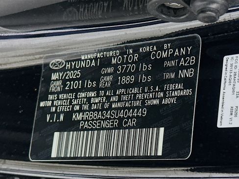Used 2025 Hyundai Venue SE image 12