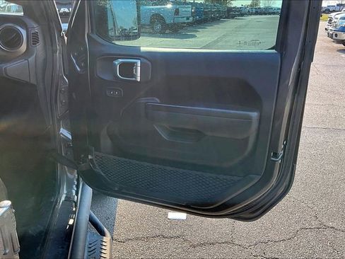 Used 2022 Jeep Wrangler Unlimited Sport image 19