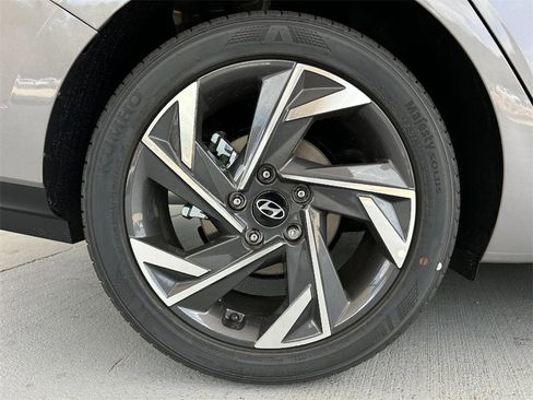 Used 2024 Hyundai Elantra SEL w/ Convenience Package image 27