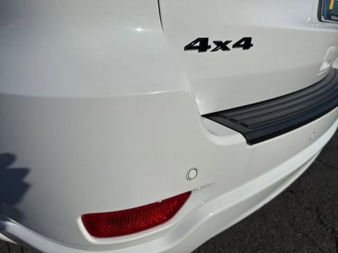 Certified 2022 Jeep Grand Cherokee Laredo X image 35