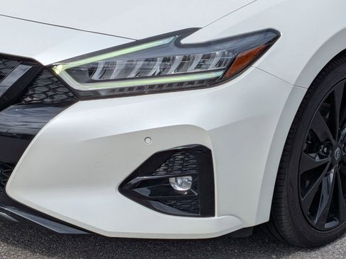 Used 2023 Nissan Maxima SR w/ Sport Mat Group FWD image 9