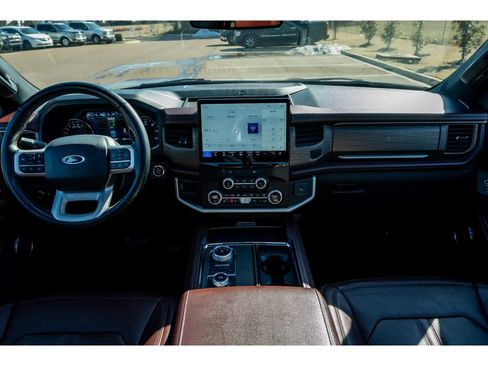 Used 2024 Ford Expedition Limited image 23