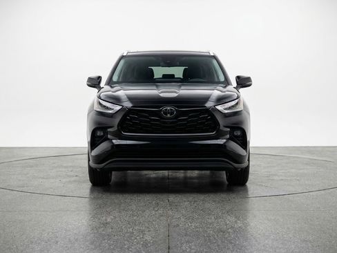 Used 2025 Toyota Highlander XSE image 2