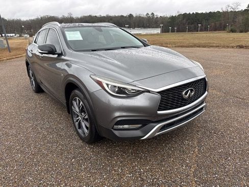 Used 2017 INFINITI QX30 Premium w/ Navigation Package image 2
