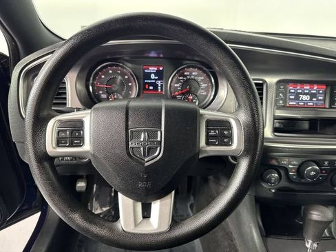 Used 2013 Dodge Charger SE RWD image 9