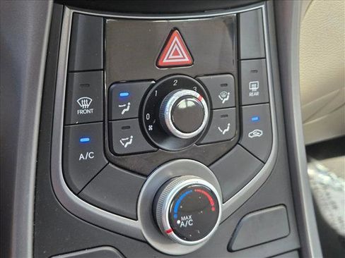 Used 2016 Hyundai Elantra SE image 13