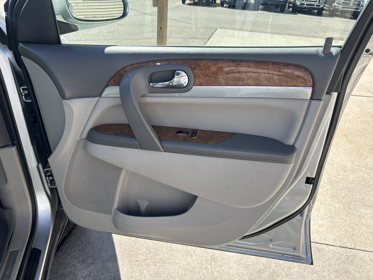 Used 2011 Buick Enclave CXL FWD image 16