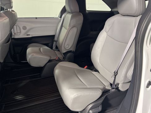 Used 2025 Toyota Sienna XLE AWD/4WD image 26