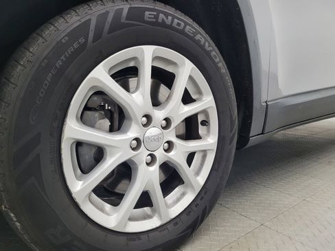 Used 2014 Jeep Cherokee Latitude FWD image 31