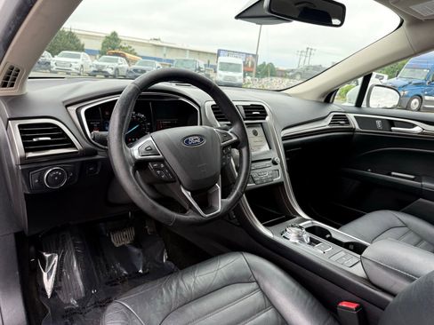 Used 2018 Ford Fusion SE w/ Equipment Group 602A FWD image 13