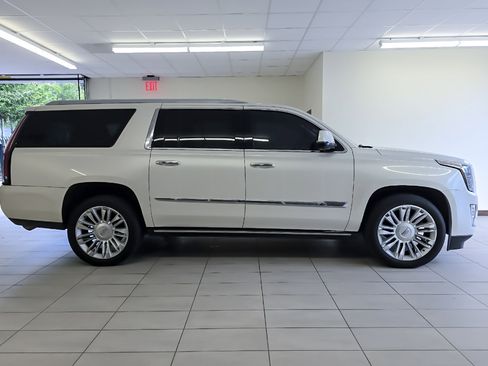 Used 2015 Cadillac Escalade ESV Platinum AWD/4WD image 3
