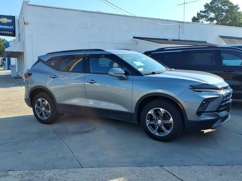 Used 2024 Chevrolet Blazer LT w/ Convenience Package FWD image 2