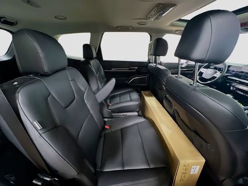 New 2025 Kia Telluride S image 31