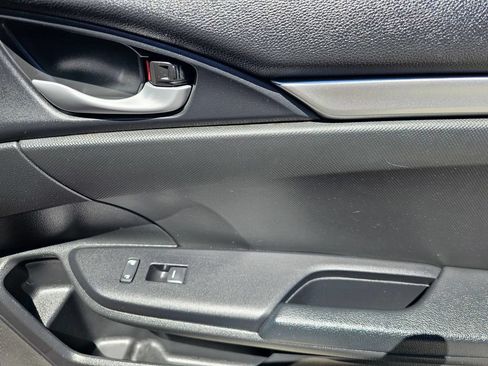 Used 2019 Honda Civic Sport image 12