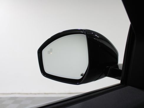 Used 2024 Land Rover Range Rover Evoque Dynamic SE image 16