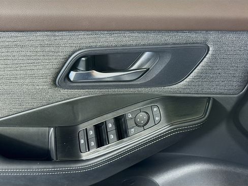 Used 2023 Nissan Rogue SV image 24