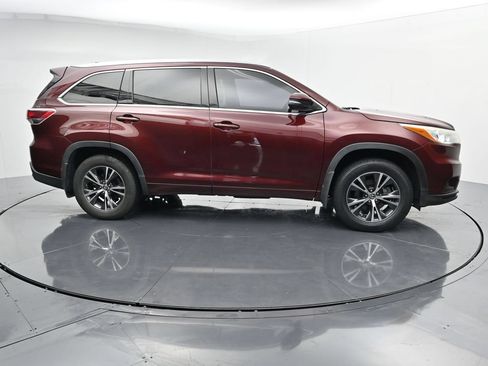 Used 2016 Toyota Highlander XLE AWD/4WD image 9