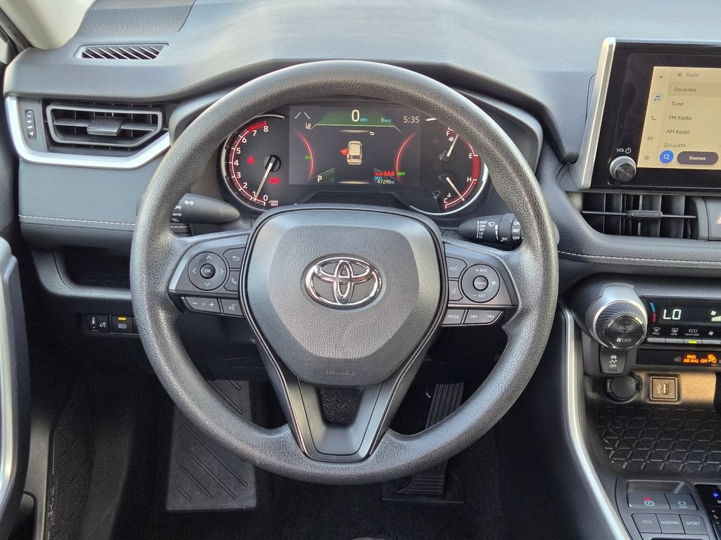 Used 2025 Toyota RAV4 XLE FWD image 17