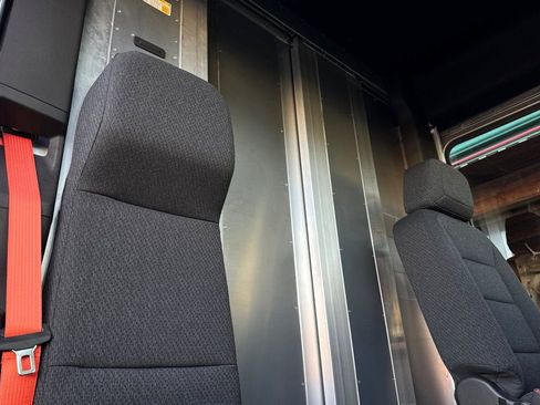 New 2025 Chevrolet Brightdrop 400 w/ Power Door Package image 16