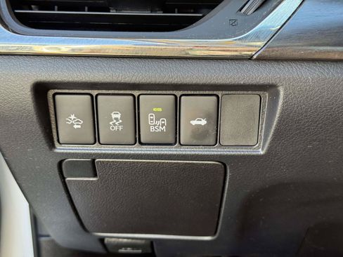 Used 2018 Toyota Avalon XLE Premium w/ All Weather Liner Package FWD image 18