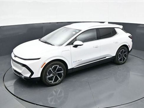 Used 2025 Chevrolet Equinox EV LT w/ Convenience Package FWD image 28