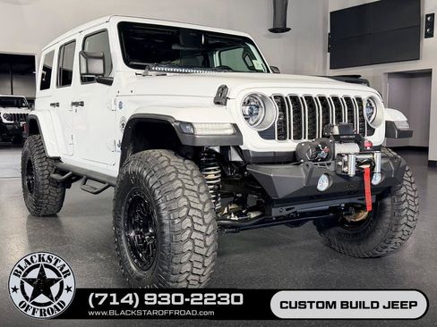 Used 2025 Jeep Wrangler Unlimited Sahara w/ Safety Group AWD/4WD image 8