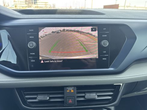 Used 2024 Volkswagen Taos SE image 16