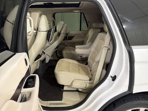 Used 2019 Lincoln Navigator Select w/ Cargo Package image 12